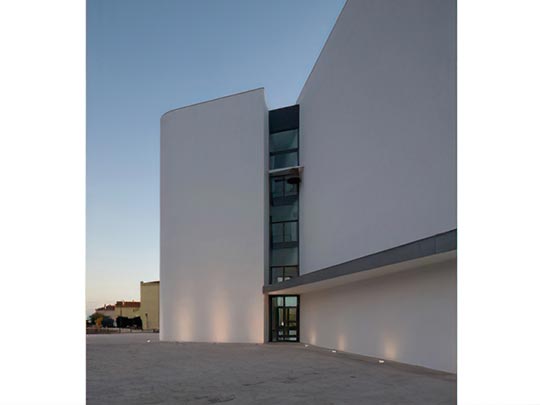 Igreja e Centro Paroquial/Centro Comunitário Senhora da Boa Nova - Joule